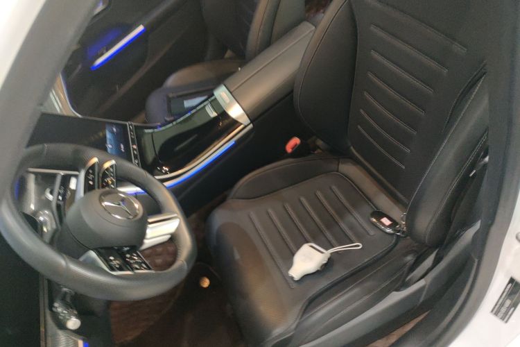 奔驰C级 2022款 C 260 L 运动版中控内饰19