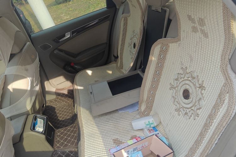 奥迪A4L 2011款 2.0 TFSI 技术型中控内饰7004