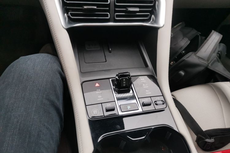 比亚迪 宋PLUS新能源 2025款 EV 智驾版 520km 尊贵型中控内饰18