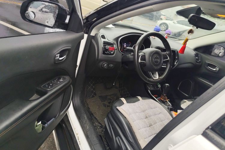 Jeep 指南者 2019款 220T 自动家享炫酷版中控内饰7003