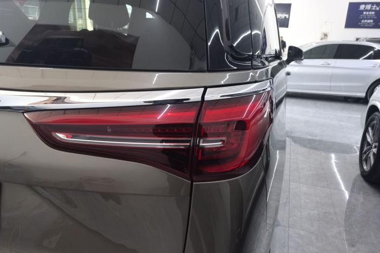 别克GL8 2020款 ES陆尊 653T 尊享型车身外观9