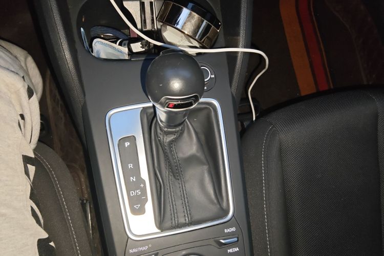 奥迪Q2L 2020款 35 TFSI 进取动感型中控内饰18