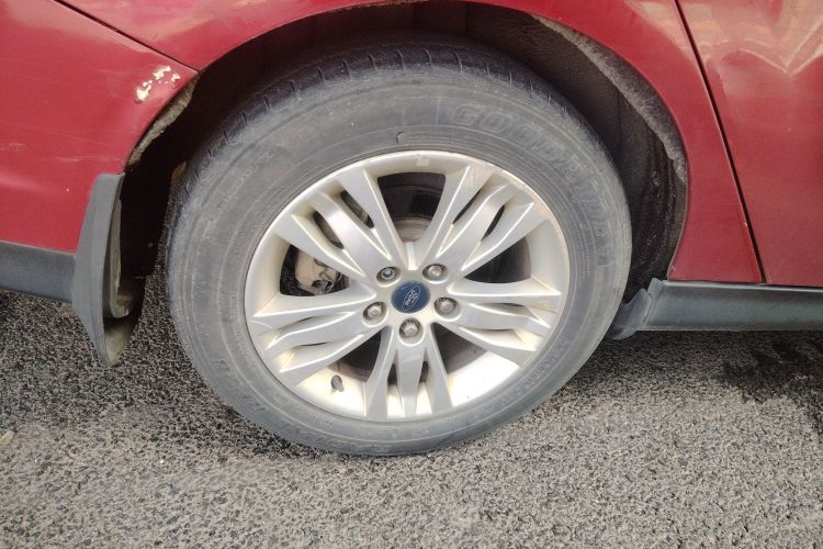 福特 福克斯 2012款 三厢 1.6L 自动舒适型车身外观6008