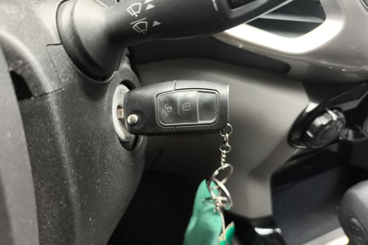 福特 翼搏 2013款 1.5L 自动风尚型中控内饰7001