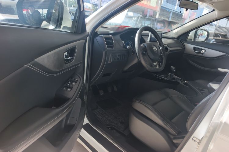 东风风光 风光S560 2018款 1.8L 手动都市型 7座中控内饰7003