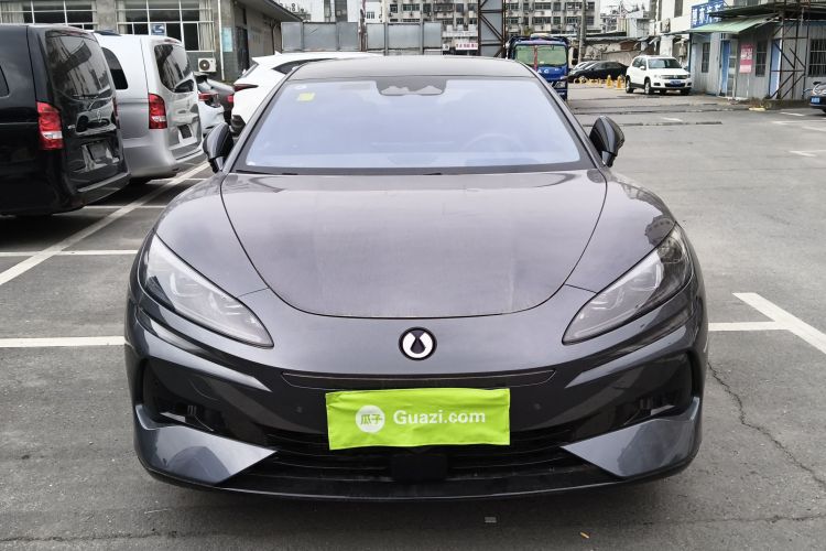 腾势Z9 2024款 1100km 四驱Max版车身外观2