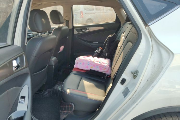 长安 逸动 2015款 1.6L 自动俊酷型 国V中控内饰7004