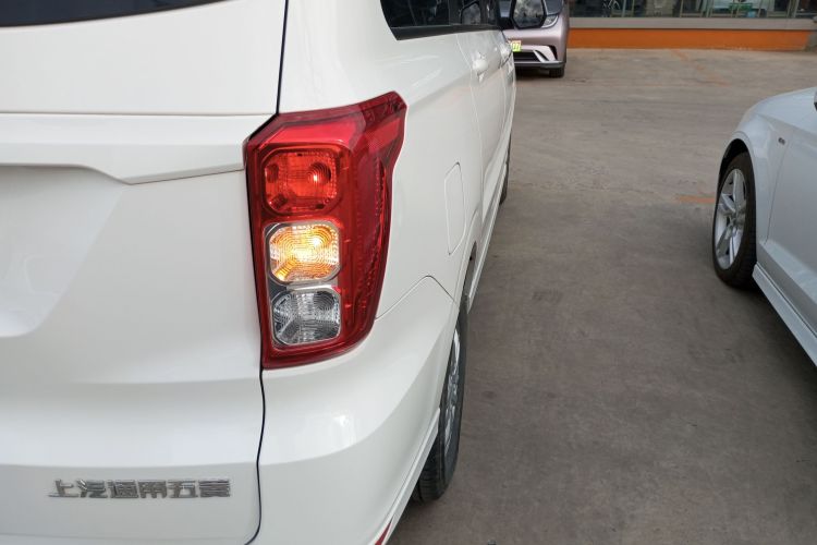 五菱汽车 五菱宏光 2021款 1.5L改款 S舒适型 电动助力LAR车身外观9