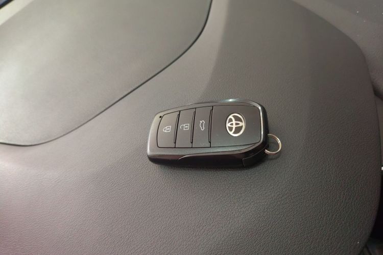 丰田 雷凌 2024款 智能电混双擎 1.8L 豪华版中控内饰11