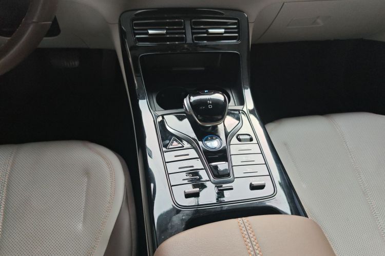 比亚迪 秦PLUS 2024款 荣耀版 DM-i 55KM领先型中控内饰18