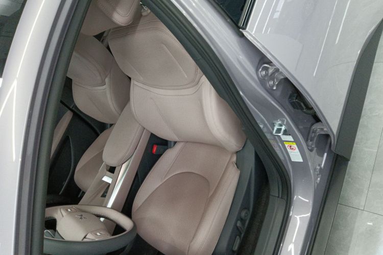 小鹏MONA M03 2025款 502 长续航 Max中控内饰19