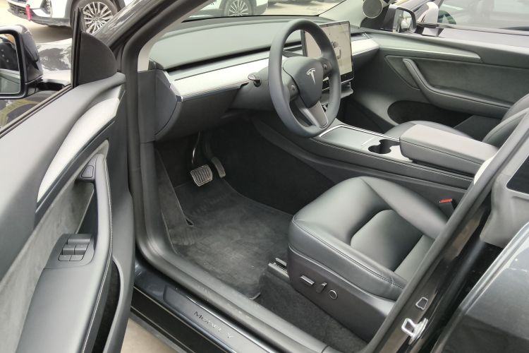 特斯拉 Model Y 2024款 后轮驱动版中控内饰7003