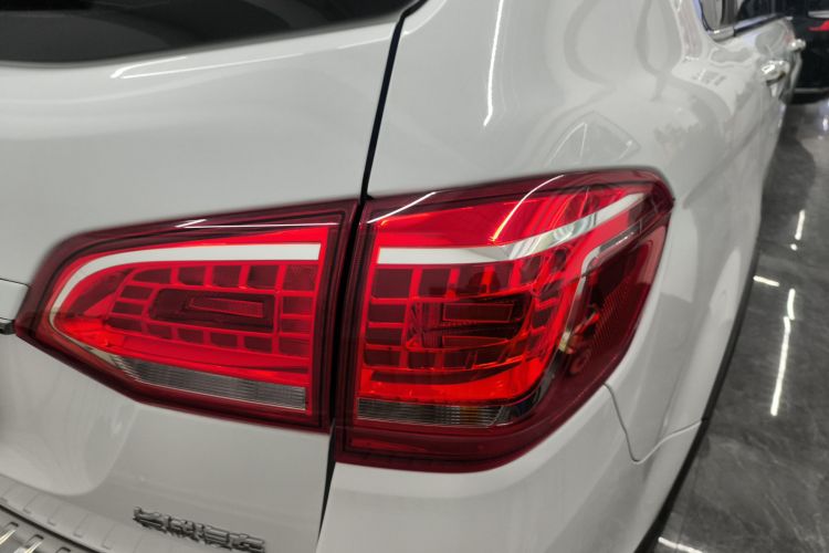 哈弗H6 2021款 运动版 1.5T 自动精英智联型 U型格栅车身外观9