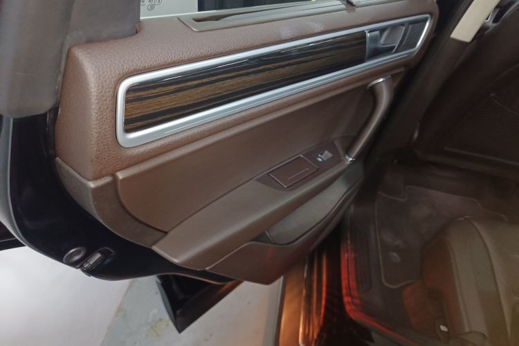 大众 途锐 2016款 3.0TSI 高配型中控内饰7008