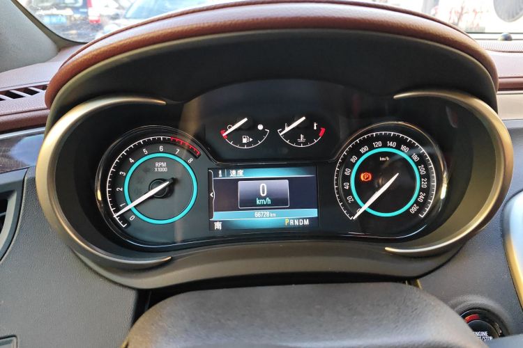 别克 君越 2013款 2.4L SIDI精英舒适型中控内饰14