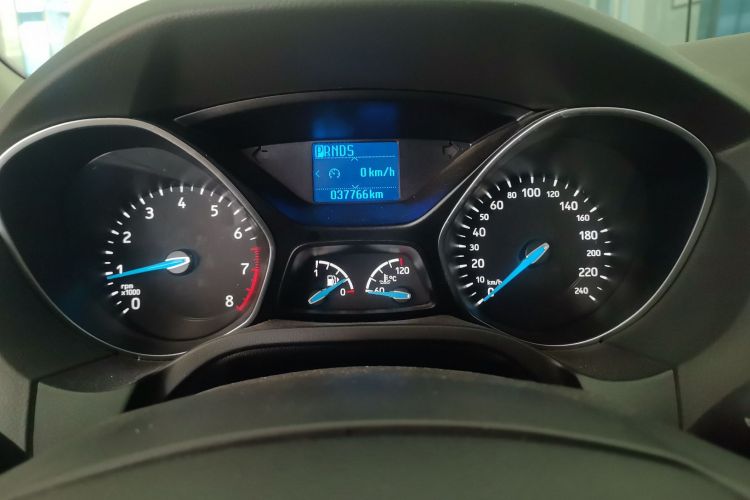 福特 福克斯 2017款 三厢 1.6L 自动风尚型智行版中控内饰14