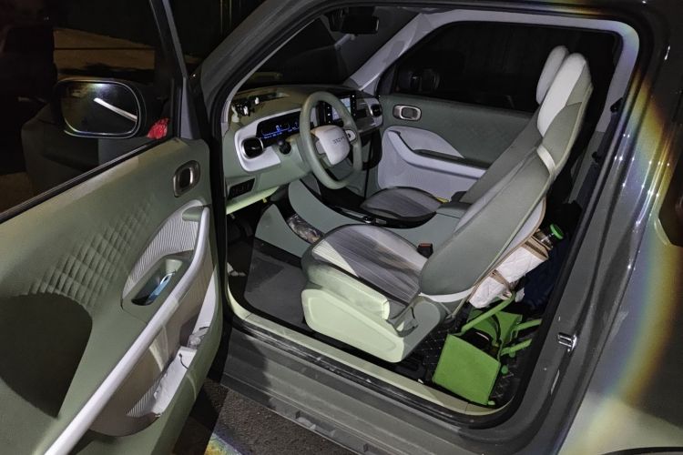 吉利银河 2025款 210km 熊猫骑士中控内饰20