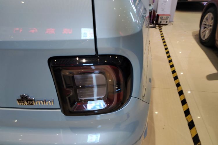 吉利银河 2023款 熊猫mini 200km 耐力熊车身外观6006