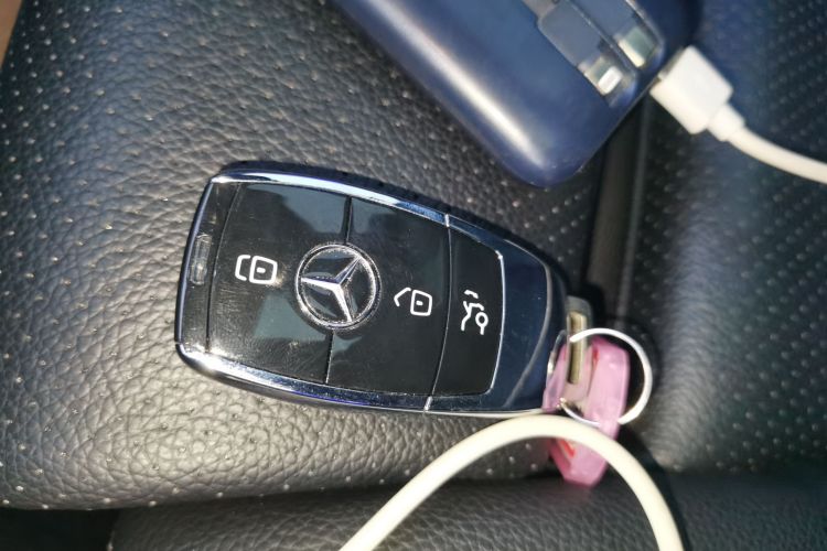 奔驰C级 2018款 C 180 L 时尚型运动版中控内饰11