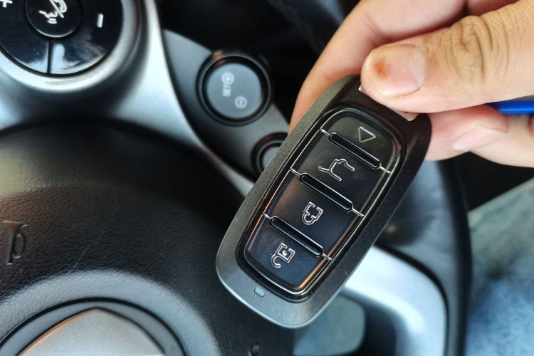 smart fortwo 2015款 1.0L 52千瓦硬顶激情版中控内饰11