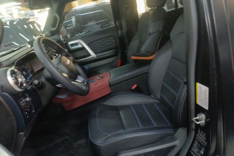 北京越野 北京BJ40 2024款 2.0D 刀锋英雄荣耀版中控内饰19