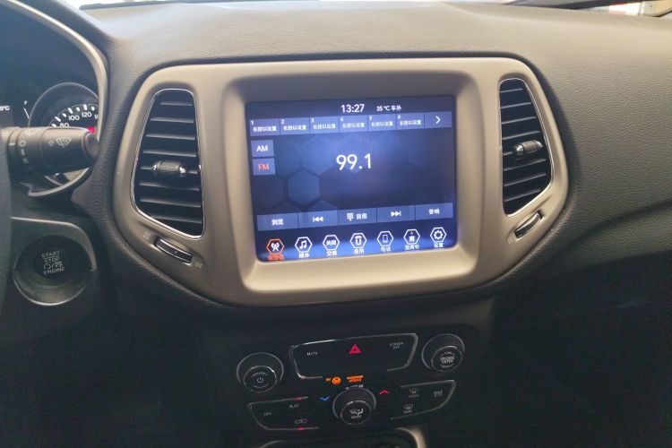 Jeep 指南者 2020款 220T 自动领先版局部细节16