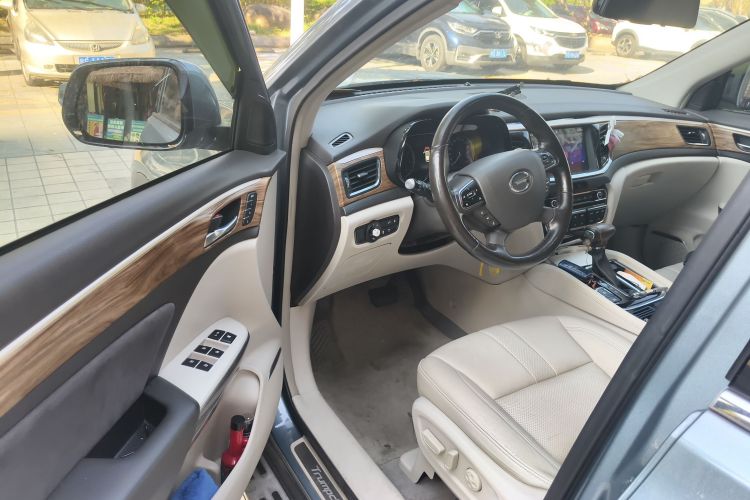 广汽传祺 传祺GS8 2017款 320T 两驱豪华智联版（七座）中控内饰7003