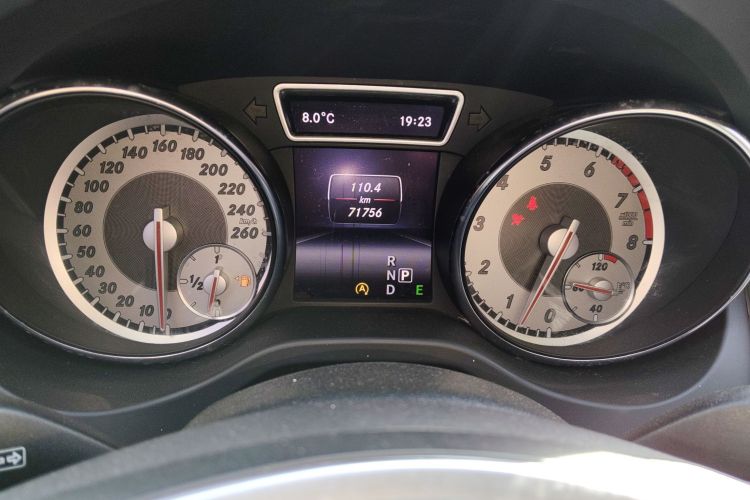 奔驰GLA 2015款 GLA 220 4MATIC 时尚型中控内饰14