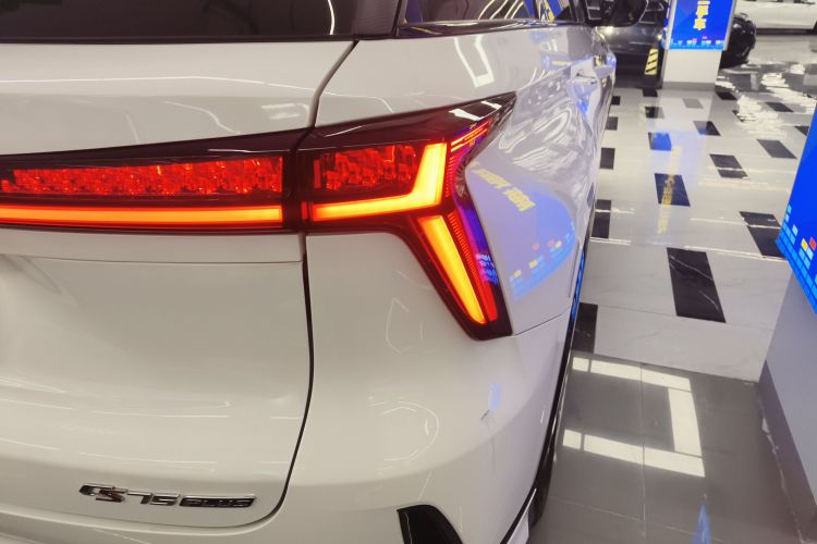长安CS75 PLUS 2023款 第三代 1.5T 自动尊贵型车身外观9