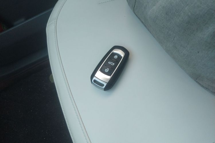 吉利银河 2024款 200km 熊猫骑士中控内饰11