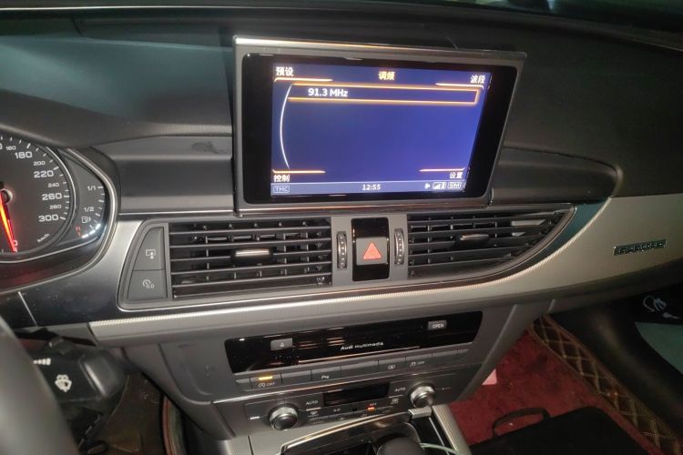 奥迪A6L 2018款 30周年年型 45 TFSI quattro 运动型中控内饰16
