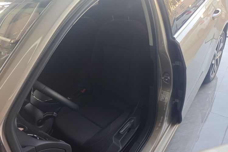 大众 高尔夫 2020款 200TSI DSG舒适进取版中控内饰19