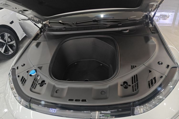 小鹏P7 2020款 670N机舱底盘24