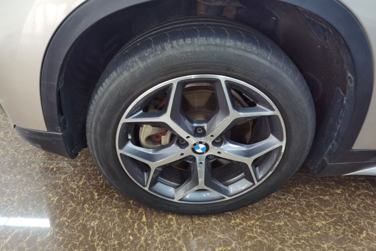 宝马X1 2018款 xDrive20Li 尊享型车身外观35