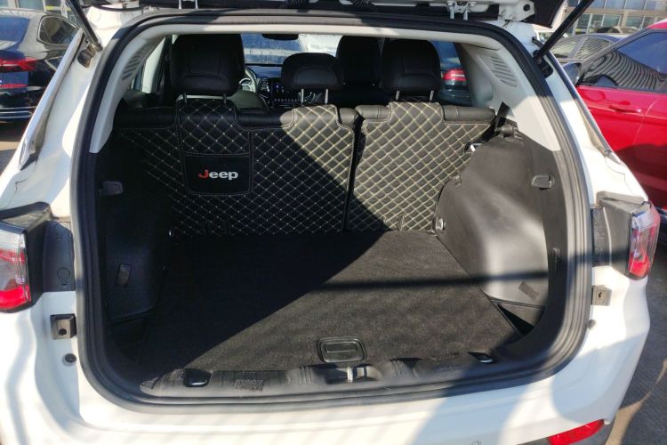 Jeep 指南者 2020款 220T 自动领先版机舱底盘23