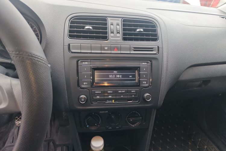 大众 Polo 2016款 1.4L 手动风尚型中控内饰16