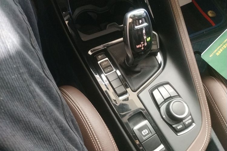 宝马X2 2020款 sDrive20i M越野套装中控内饰18
