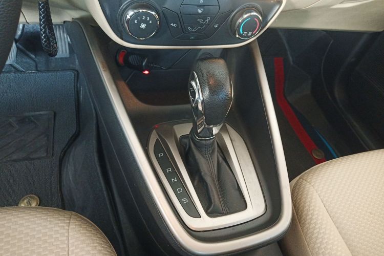 福特 福睿斯 2015款 1.5L 自动舒适型中控内饰18