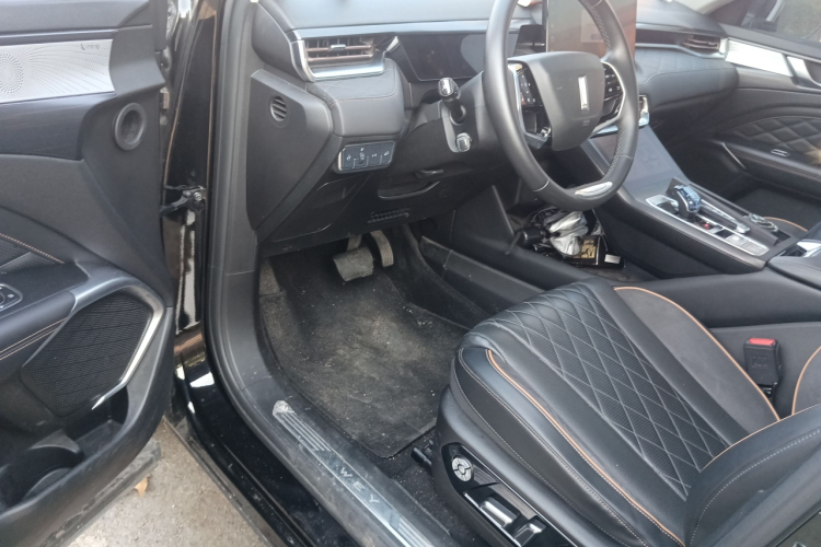 魏牌 拿铁DHT 2022款 1.5T DHT超大杯中控内饰20