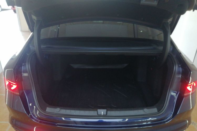 比亚迪 秦PLUS 2023款 冠军版 EV 420KM领先型机舱底盘23