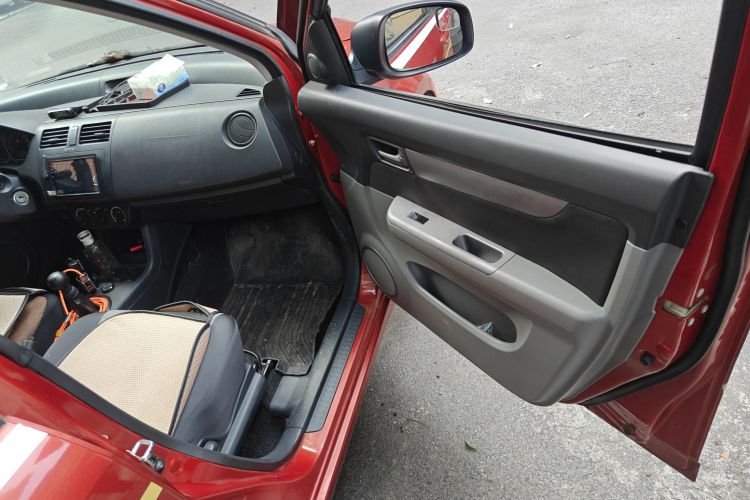 铃木 雨燕 2013款 1.3L 手动超值版局部细节9005