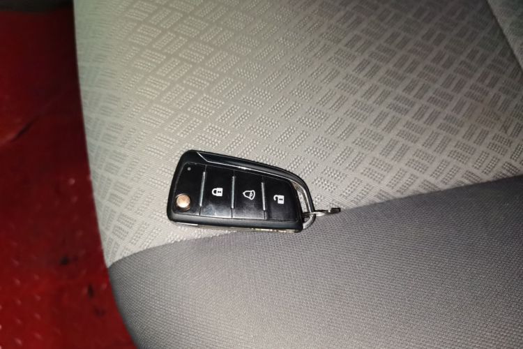 江汽集团 星锐 2022款 2.0T节油王PLUS快运版中轴5-6座HFC4DB3-2E4中控内饰7001