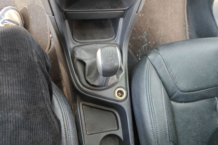 标致308 2014款 乐享版 经典 1.6L 手动风尚型中控内饰18