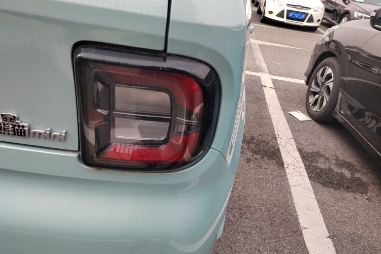 吉利银河 熊猫 2025款 210km 元气熊车身外观9