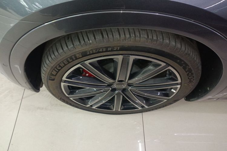 鸿蒙智行 智界R7 2025款 增程 331km Ultra车身外观6001