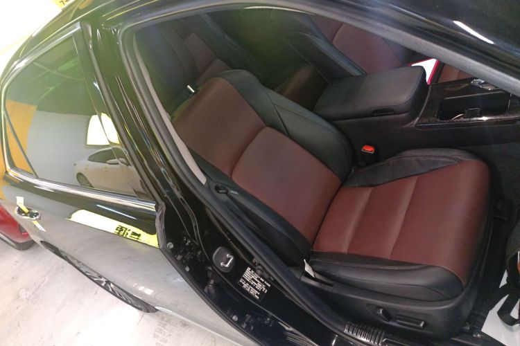 丰田 皇冠 2018款 2.0T 运动版局部细节41