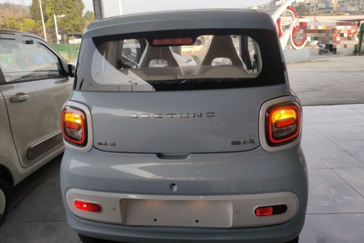 奔腾小马 2026款 222km 闪耀马车身外观6004