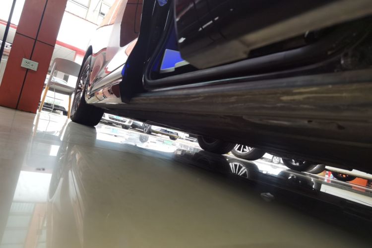 腾势D9 2022款 DM-i 970 四驱旗舰型局部细节9002