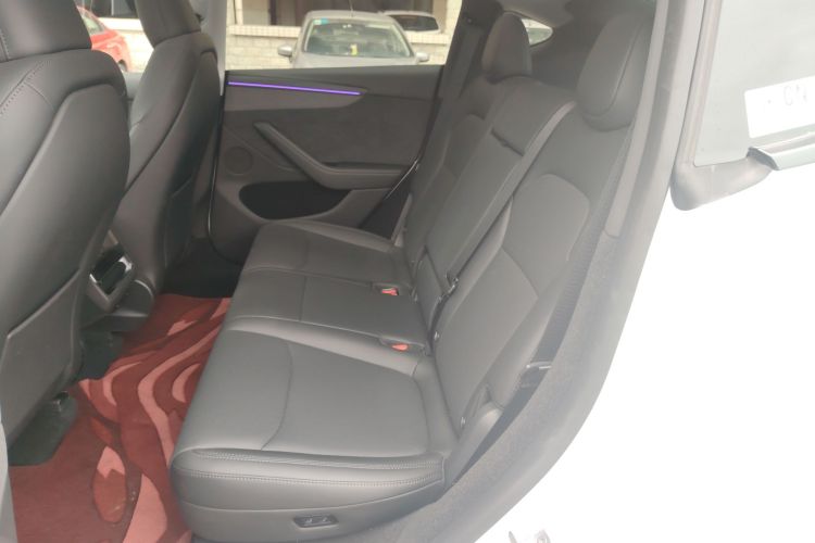 特斯拉 Model Y 2025款 改款 长续航全轮驱动版中控内饰7004