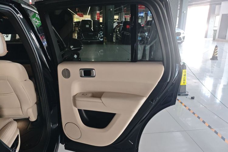 理想汽车 理想L8 2023款 Pro中控内饰7006